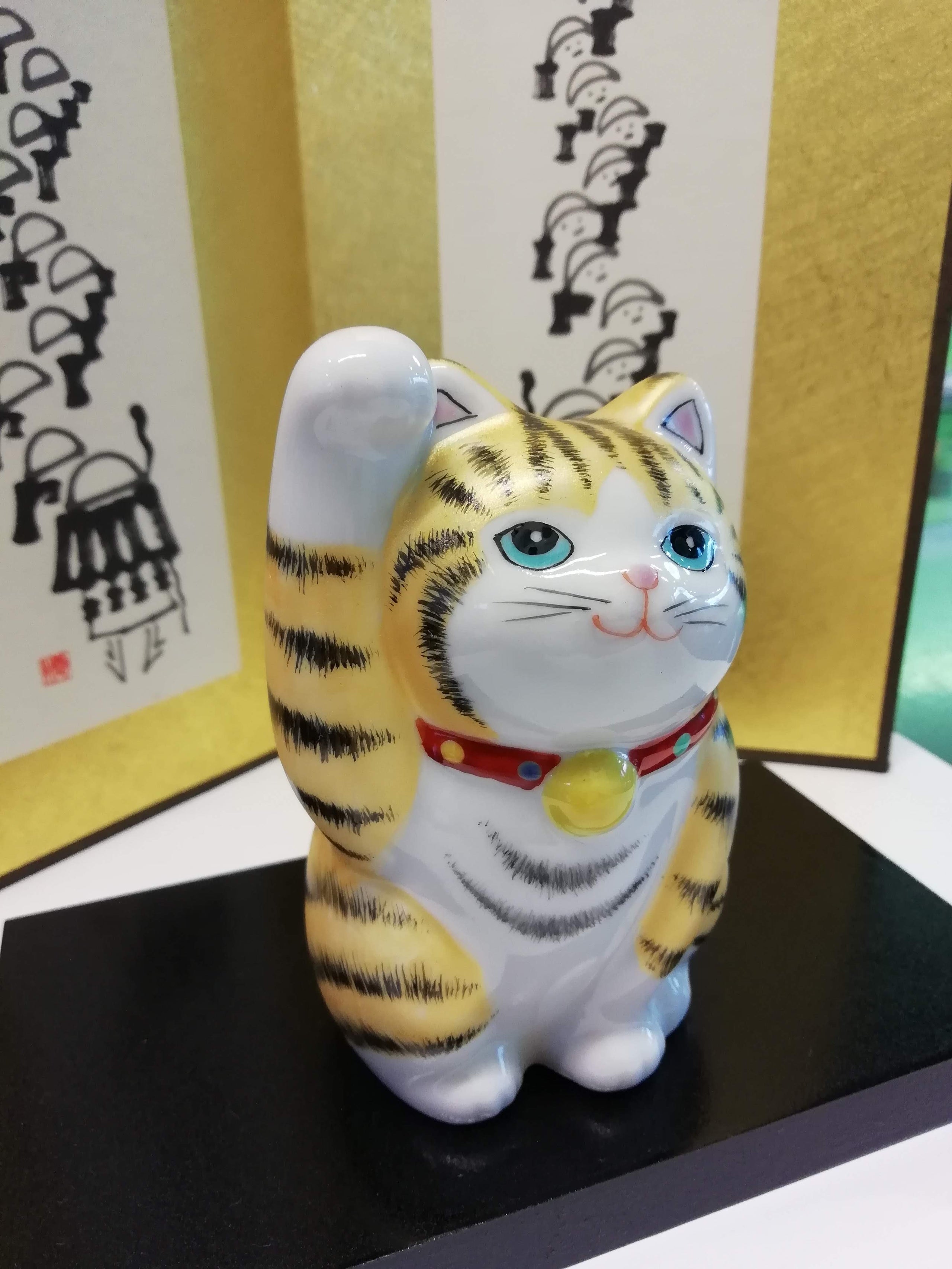 九谷焼 招き猫 金彩トラねこ | 九谷巴公式ネットショップ